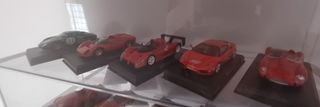 Collezione auto in bacheca