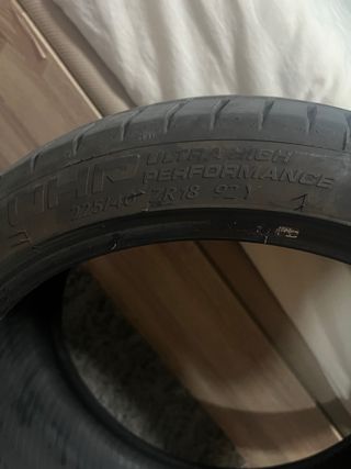 Neumático Kormoran 225/40 ZR18