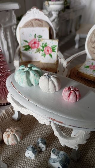 3 zucche shabby chic in miniatura scala 1:12