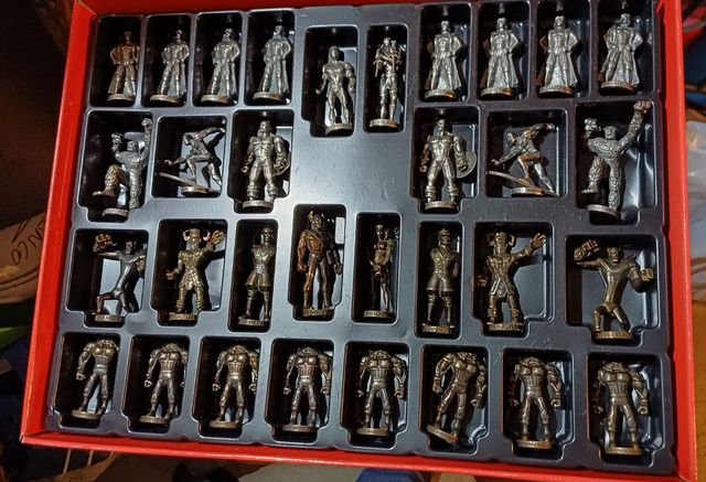 Ajedrez Marvel - 32 piezas metal