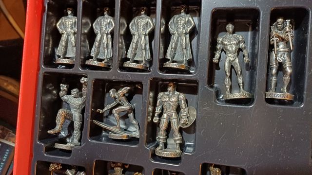 Ajedrez Marvel - 32 piezas metal