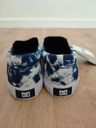 Zapatos DC skate veganos azul y blanco