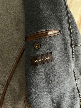 Chaqueta Massimo Dutti azul, cuello mao y coderas.