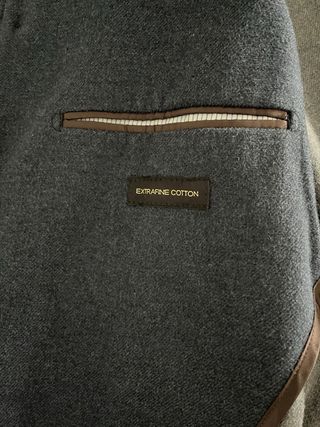 Chaqueta Massimo Dutti azul, cuello mao y coderas.
