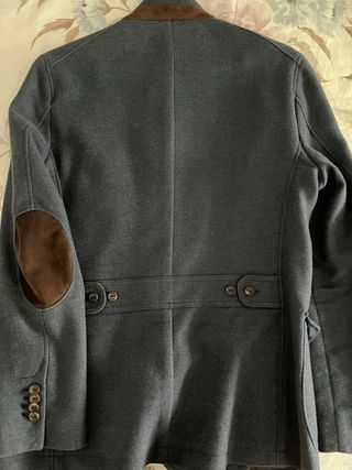 Chaqueta Massimo Dutti azul, cuello mao y coderas.