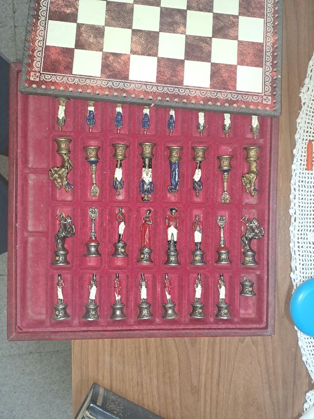 Scacchi antichi in metallo