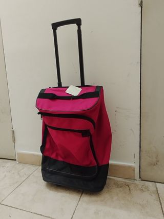 Maleta rosa con ruedas