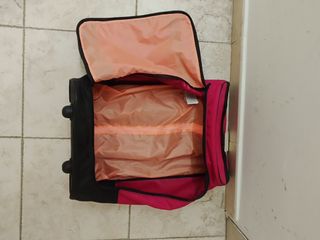Maleta rosa con ruedas