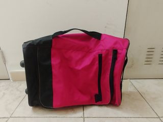 Maleta rosa con ruedas