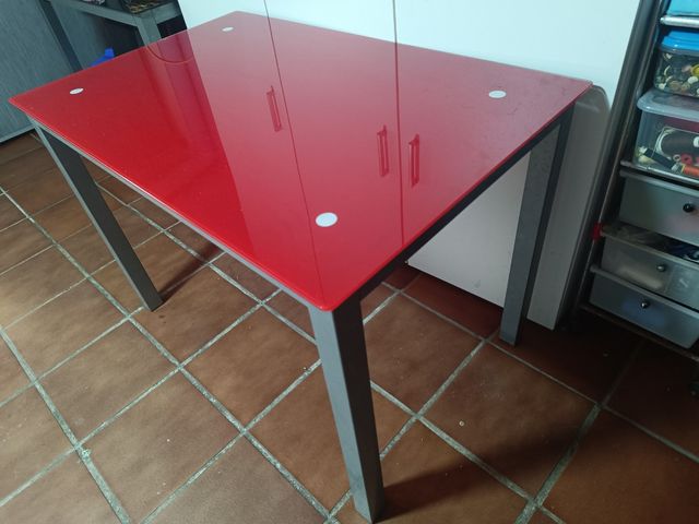 Mesa cristal roja y gris