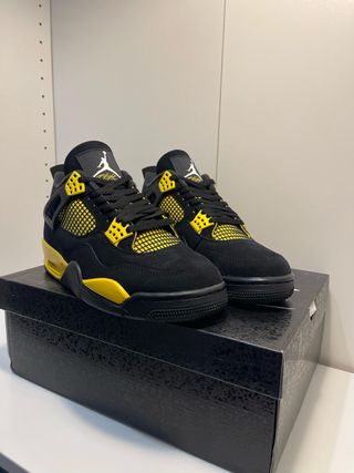 Air Jordan 4 Retro - Negras y Amarillas