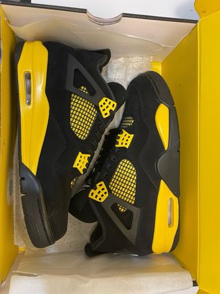 Air Jordan 4 Retro - Negras y Amarillas