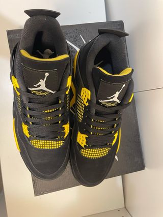 Air Jordan 4 Retro - Negras y Amarillas