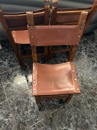 3 Sillas antiguas de cuero marrón