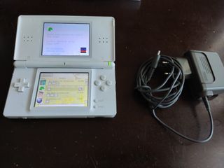 Nintendo DS Lite blanca + juegos