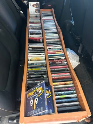 Estantería CD - Madera con todos los disco