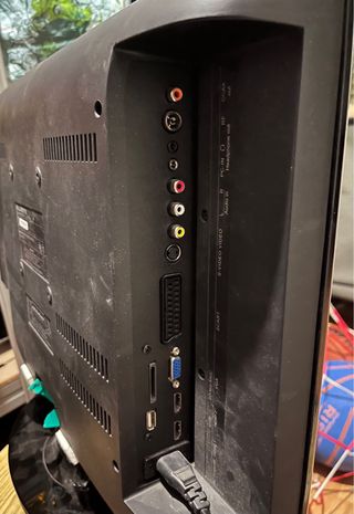 TV Blusens 22" negra