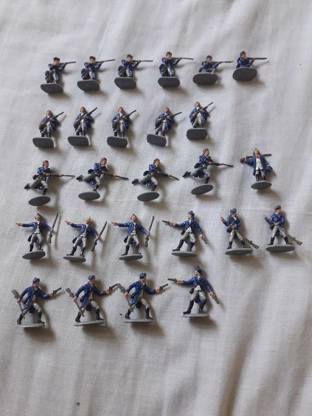 30 soldati in miniatura