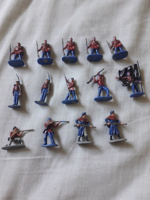 30 soldati in miniatura