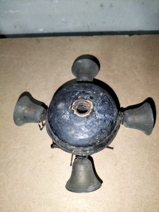 Carillon che chiama le campane liturgiche della chiesa 