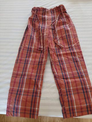 Pantalón niña cuadros naranja. Talla 9 años.