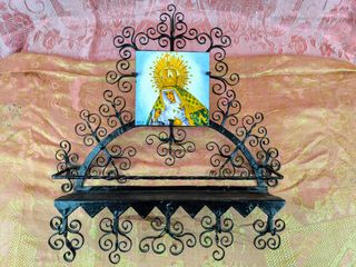 Antiguo colgador con azulejo Macarena S.XX? 49 CMS