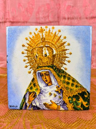 Antiguo colgador con azulejo Macarena S.XX? 49 CMS