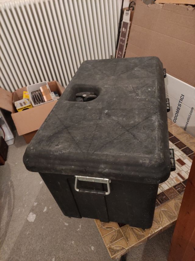 Cassone porta attrezzi robusto