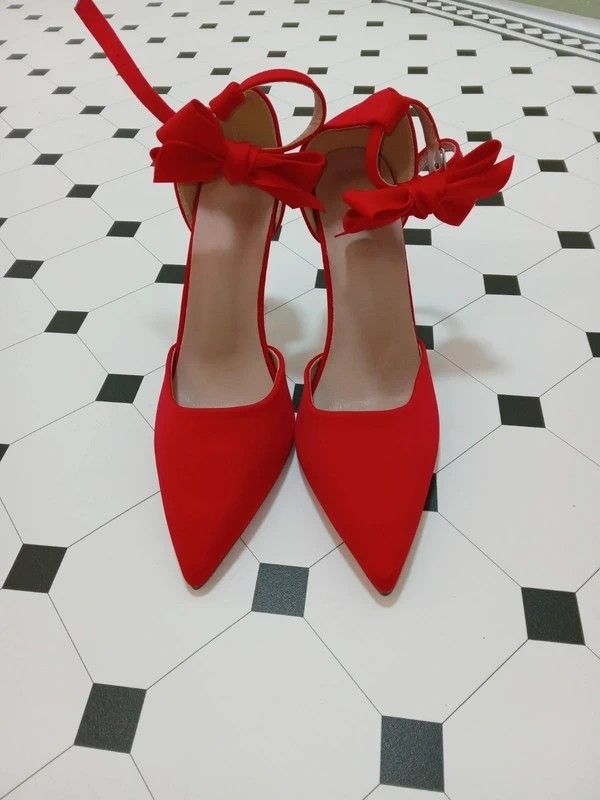 Tacones rojos lazo