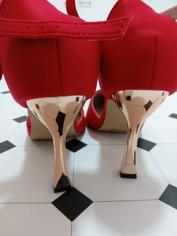Tacones rojos lazo