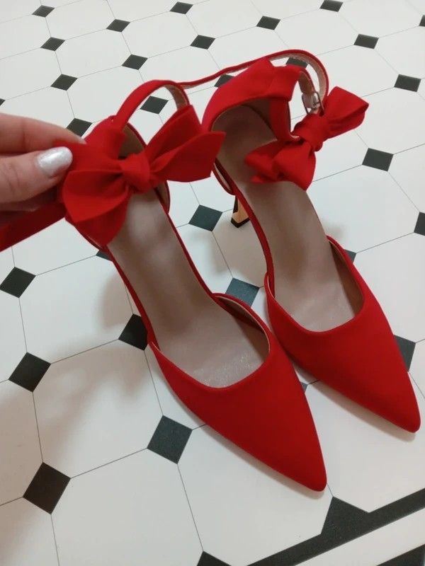 Tacones rojos lazo