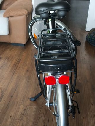 Bicicleta eléctrica blanca