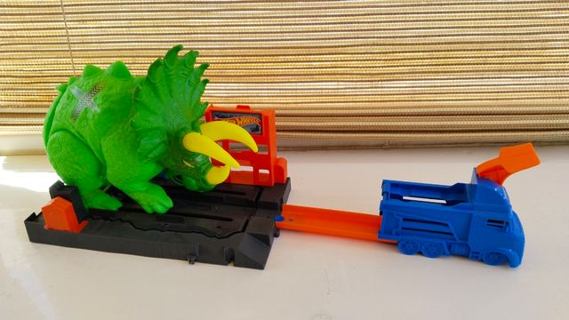 Pista Hot Wheels Dinosaurio