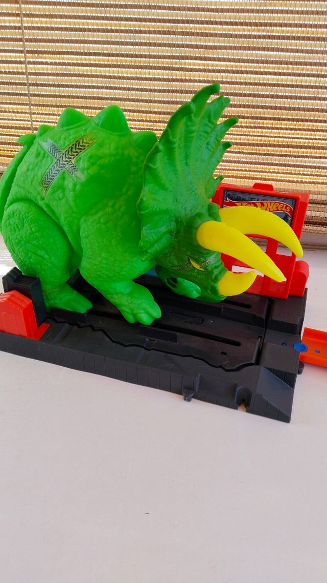 Pista Hot Wheels Dinosaurio