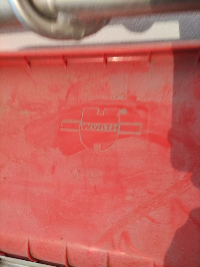 Carriola plastica rossa