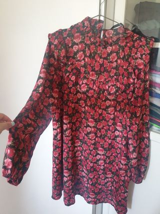 Vestido floral rojo y negro