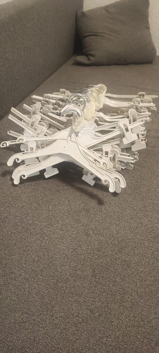 Perchas plástico blancas 40 piezas