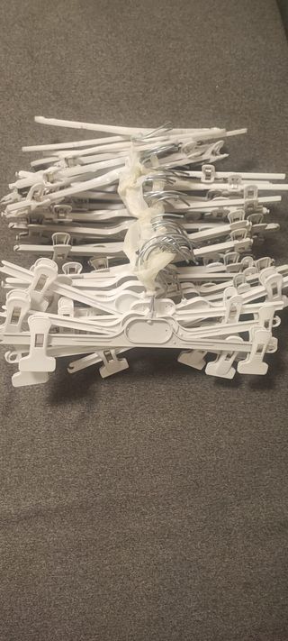 Perchas plástico blancas 40 piezas