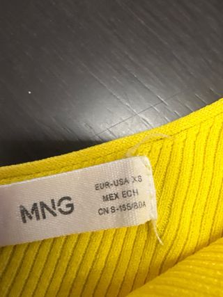 Tops brillantes: plata y amarillo