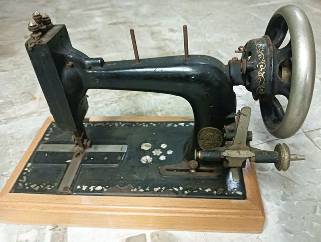 Máquina Coser Antigua Werthein 30€