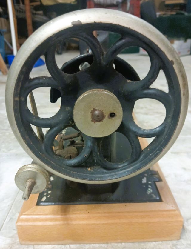Máquina Coser Antigua Werthein 30€