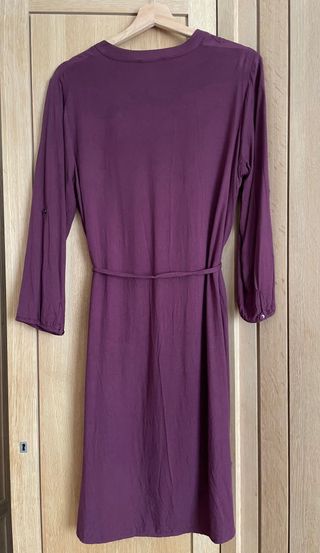 Vestito color vinaccia con maniche risvoltabili