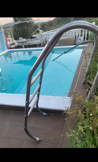 Escalera piscina metalica usada