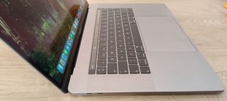 MacBook Pro 15 2019 i7 16gb Gráfica 4gb Touch Bar