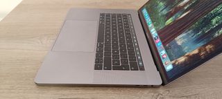 MacBook Pro 15 2019 i7 16gb Gráfica 4gb Touch Bar