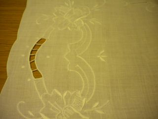 CENTRO+CENTROTAVOLA- LINO INTAGLIO-MOTIVO FLOREALE