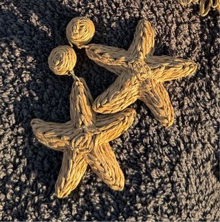 Pendientes estrella rafia beige