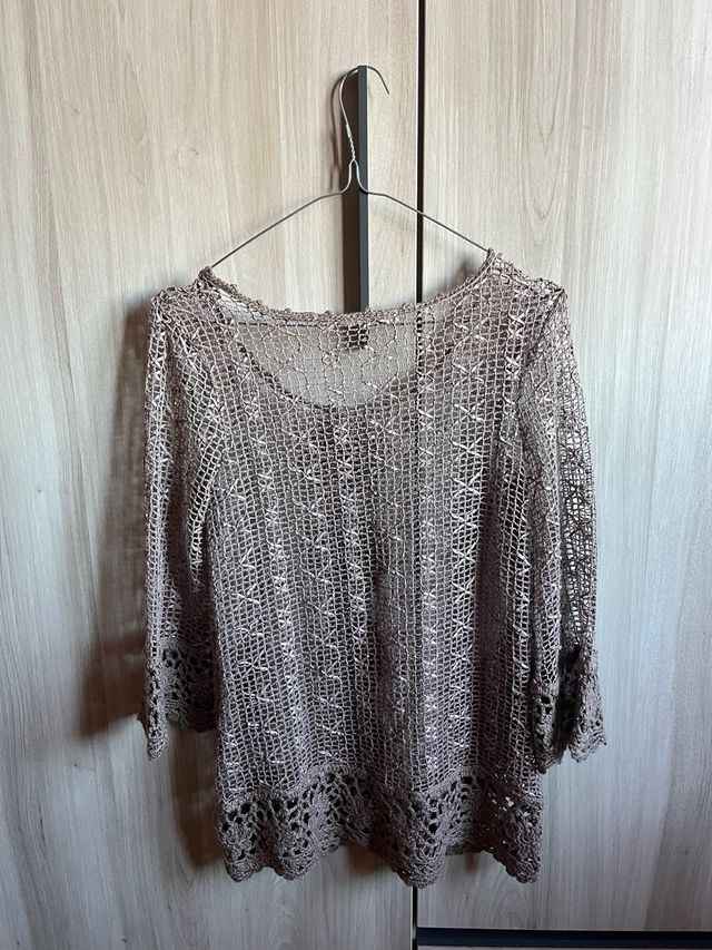 Blusa crochet marrón