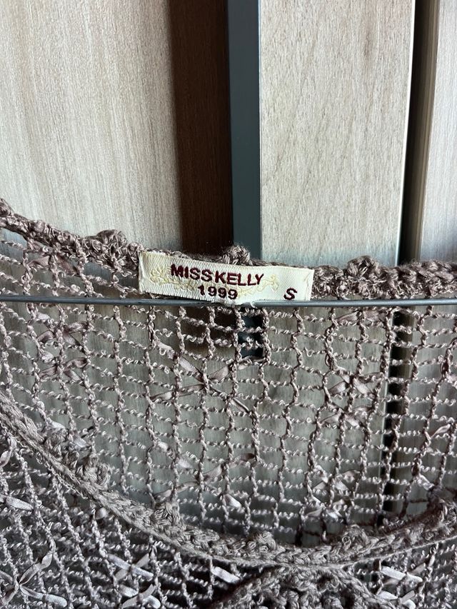 Blusa crochet marrón