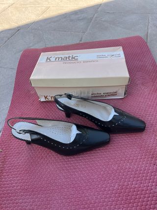 K'Matic black low-heeled shoes